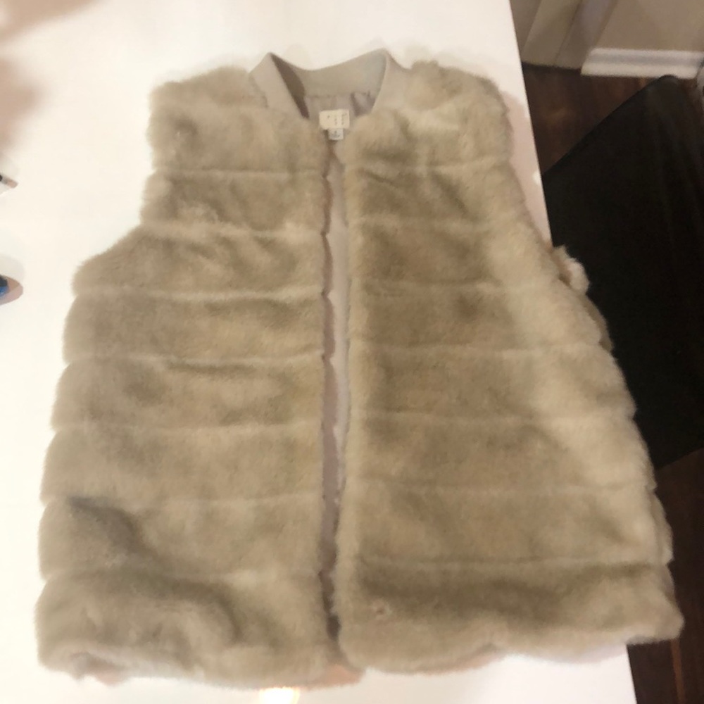 New Fur Vest with Pockets and ribbed collar!